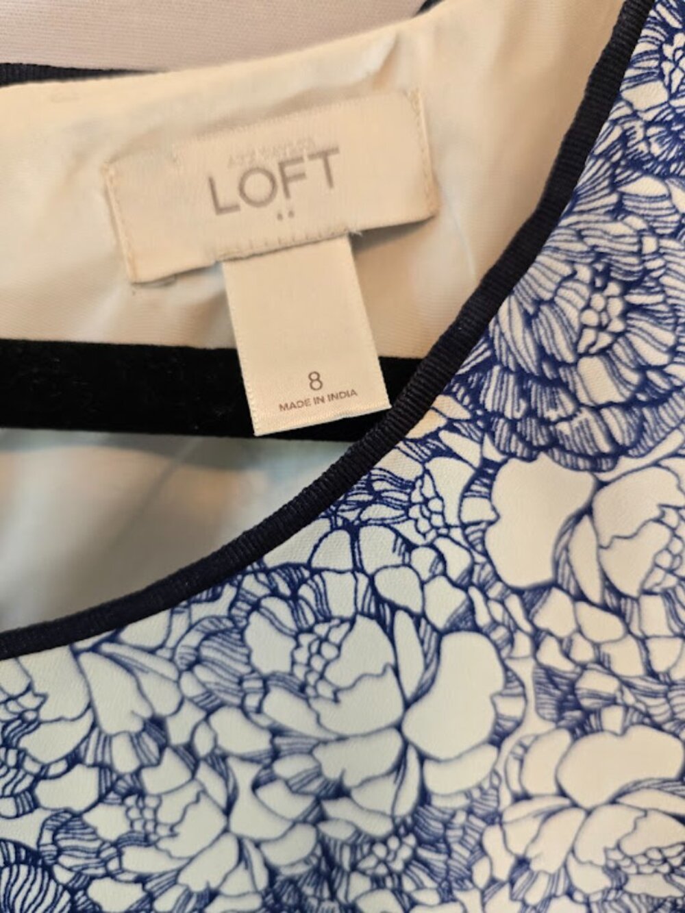 BLUE WHITE CAP SLEEVE DRESS LOFT SIZE 8 ELASTIC WAIST LIGHTWEIGHT - Picture 2 of 7